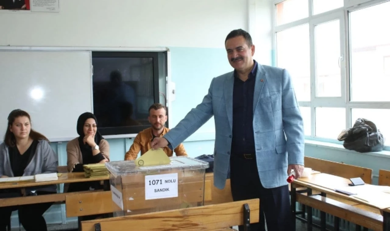 İPEK OYUNU KULLANDI