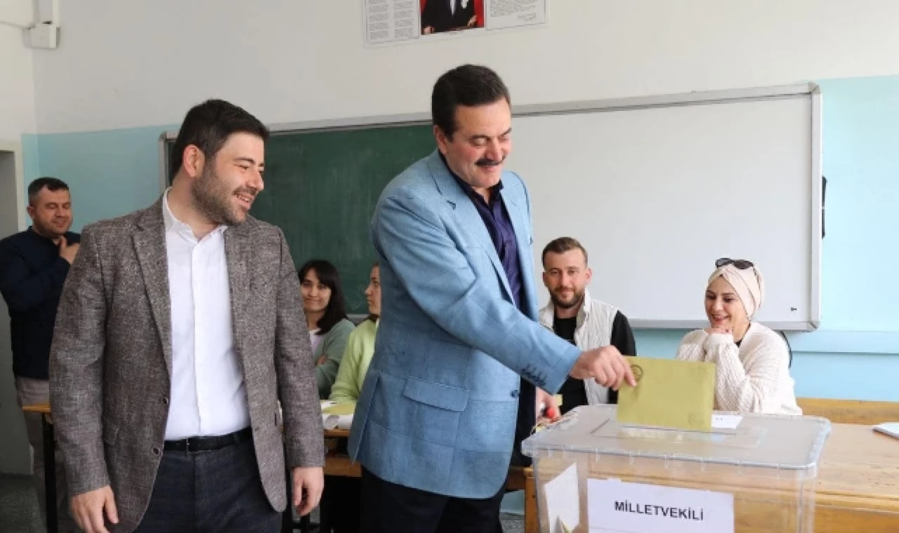 İpek ve Şimşek Oylarını Kullandı