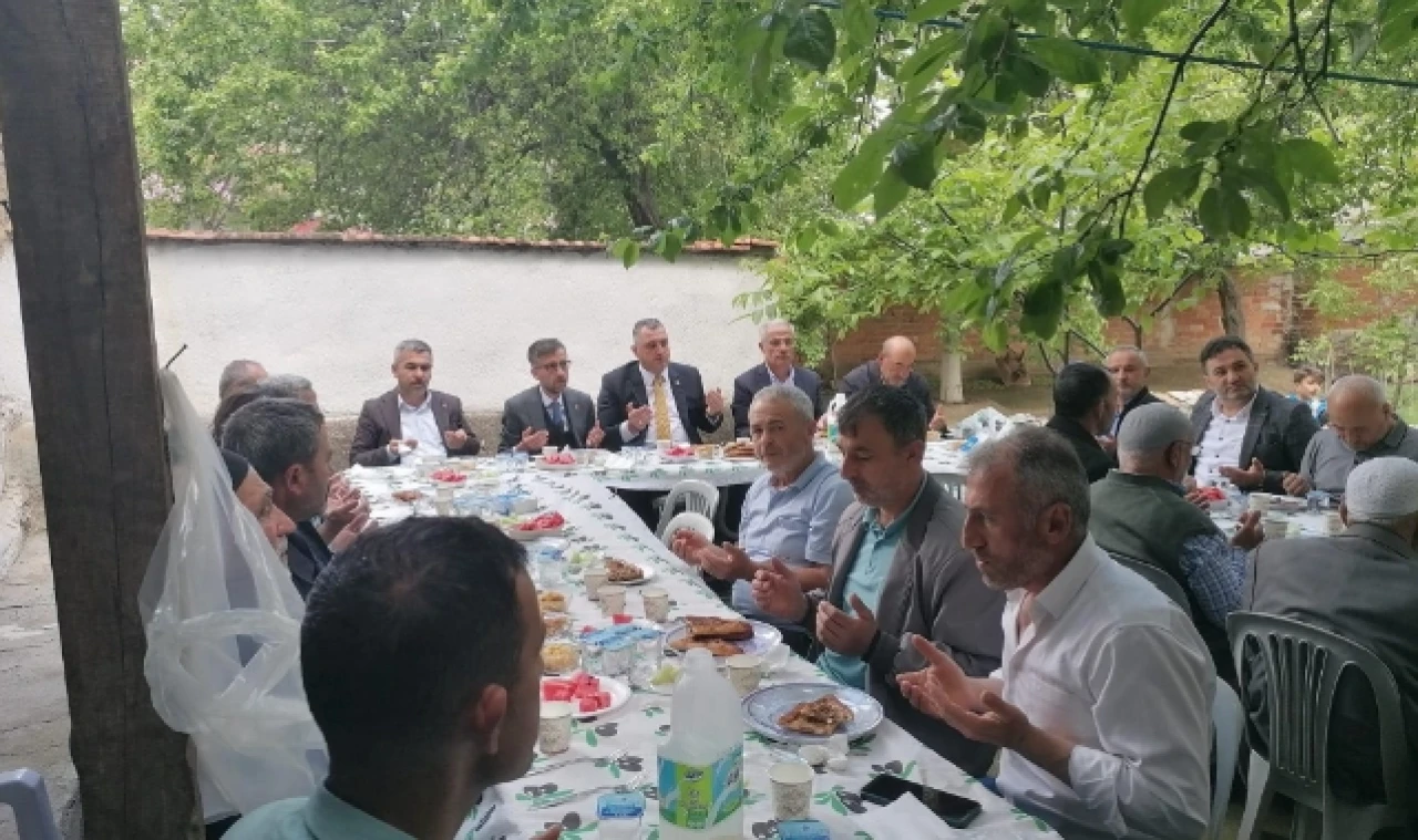 KÖYLÜLER YAĞMUR DUASI YAPTI