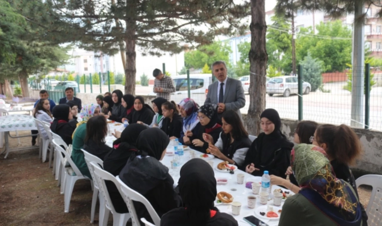 LGS ÖNCESİ MORAL KAHVALTISI