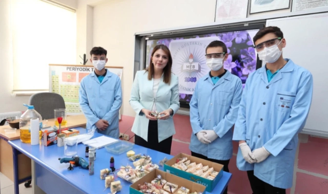 Masatlı, Atık Yağlardan Sabun Üreten Öğrencileri Ziyaret Etti