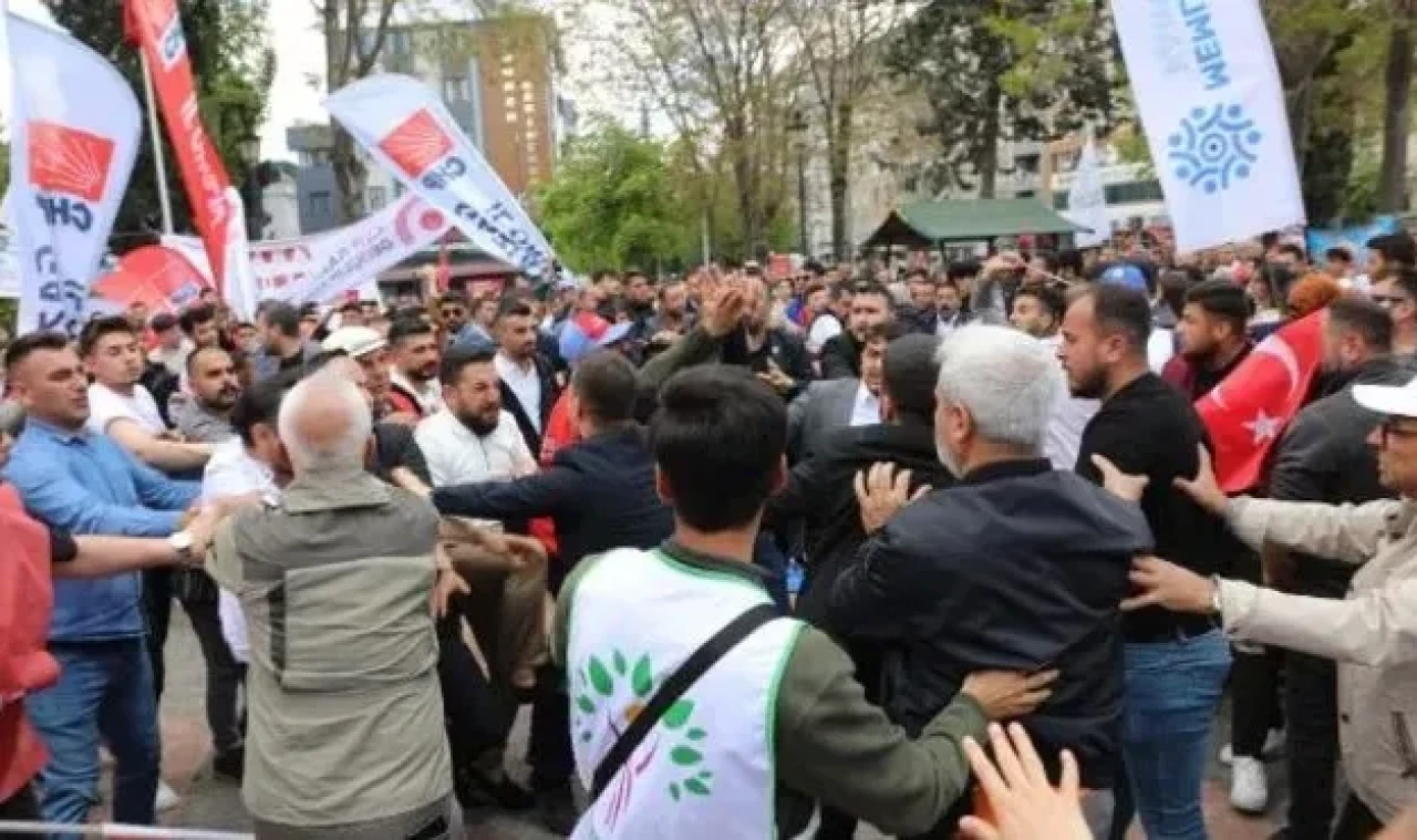 MEMLEKET PARTİLİLER İLE CHP'LİLER KAVGA ETTİ