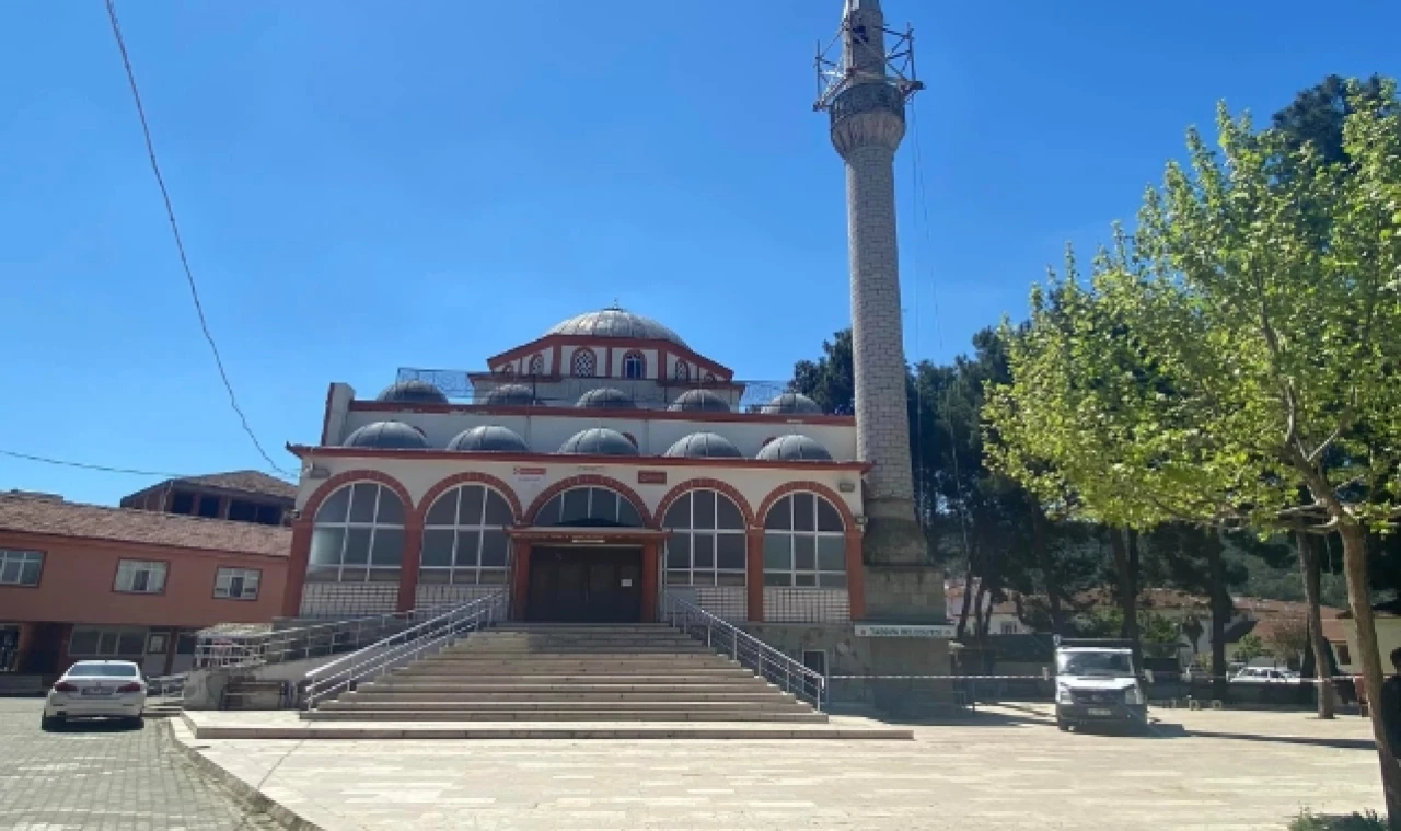 MERKEZ CAMİİNİN TADİLATI BAŞLADI