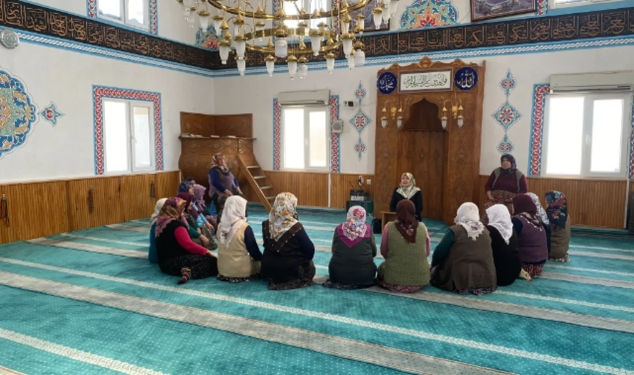 MERKEZ KUR’AN KURSU FAALİYETLERİNE DEVAM EDİYOR