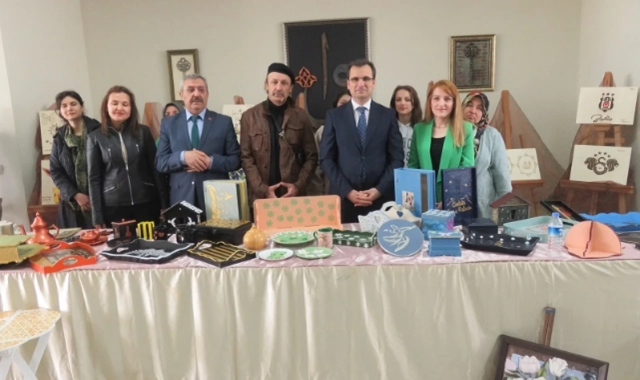 Merzifon'da Depremzedeler Resim Sergisi Açtı