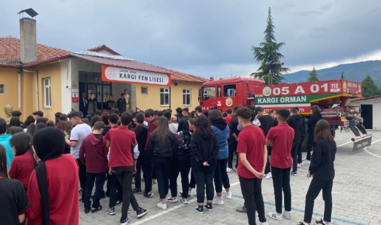ÖĞRENCİLER YANGINLARA KARŞI UYARILIYOR