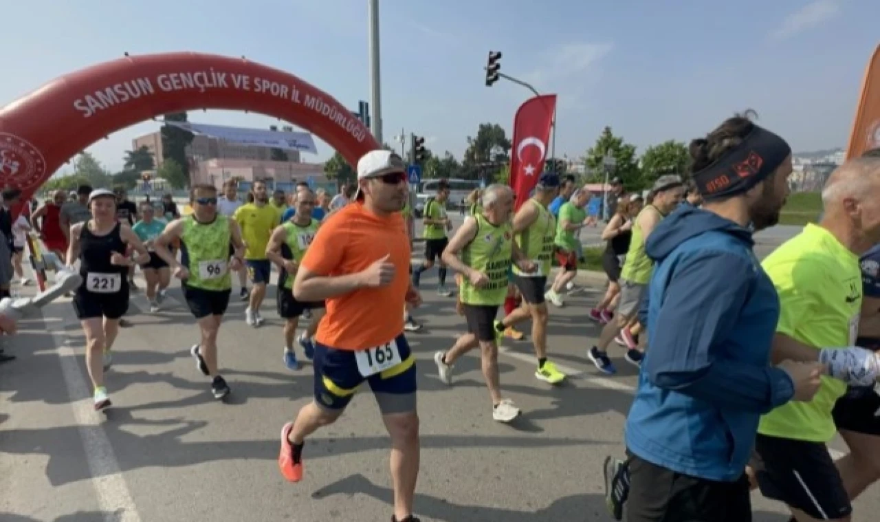 Samsun'da 19 Mayıs Yarı Maratonu Başladı