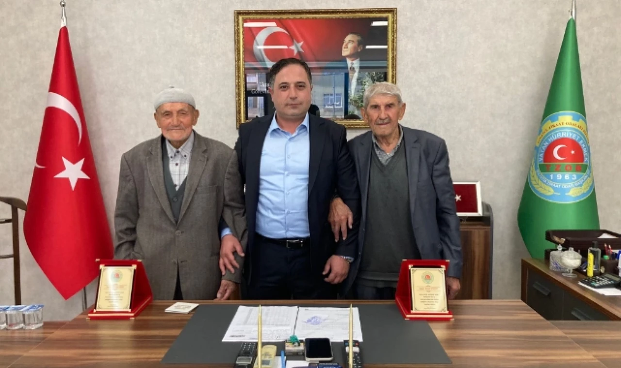 En Yaşlı Çiftçilere Teşekkür Plaketi Verildi