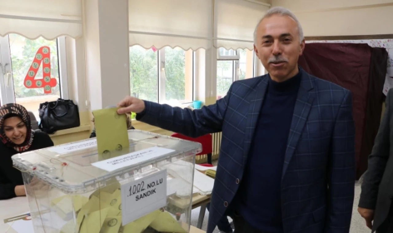 Taşova Belediye Başkanı Öztürk Oyunu Kullandı
