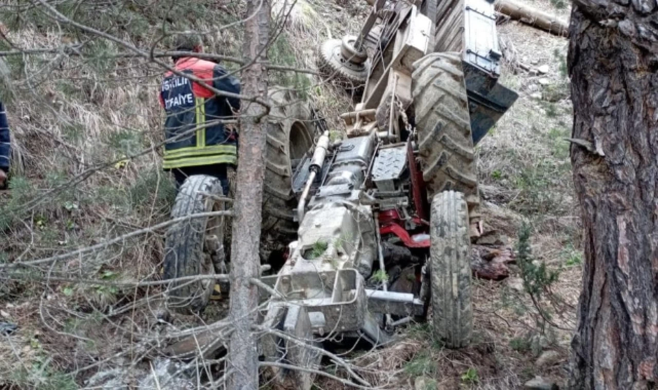 TRAKTÖR DEVRİLDİ, SÜRÜCÜ YARALANDI