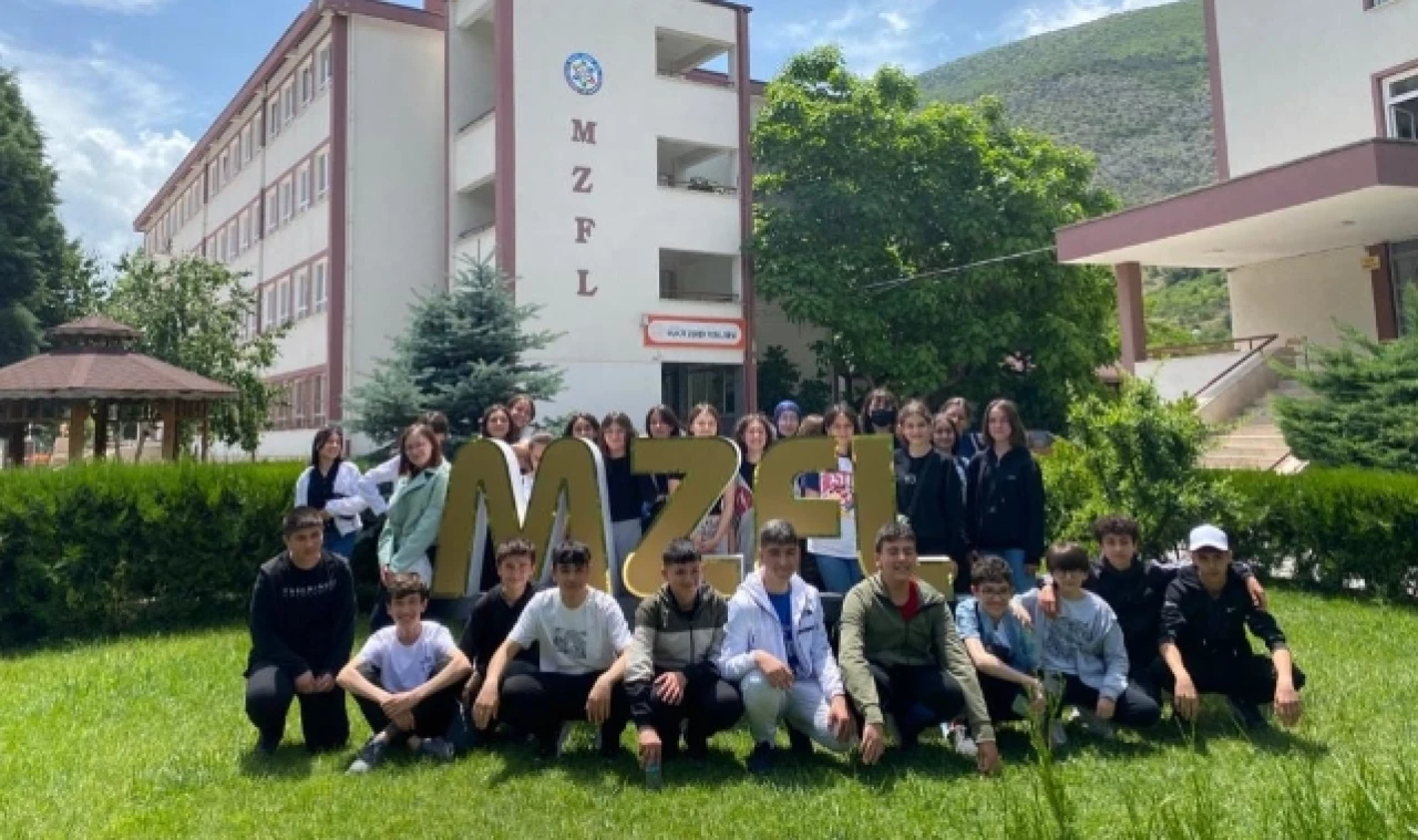 ÜLKÜ ORTAOKULU ÖĞRENCİLERİ FEN LİSELERİNİ GEZDİ