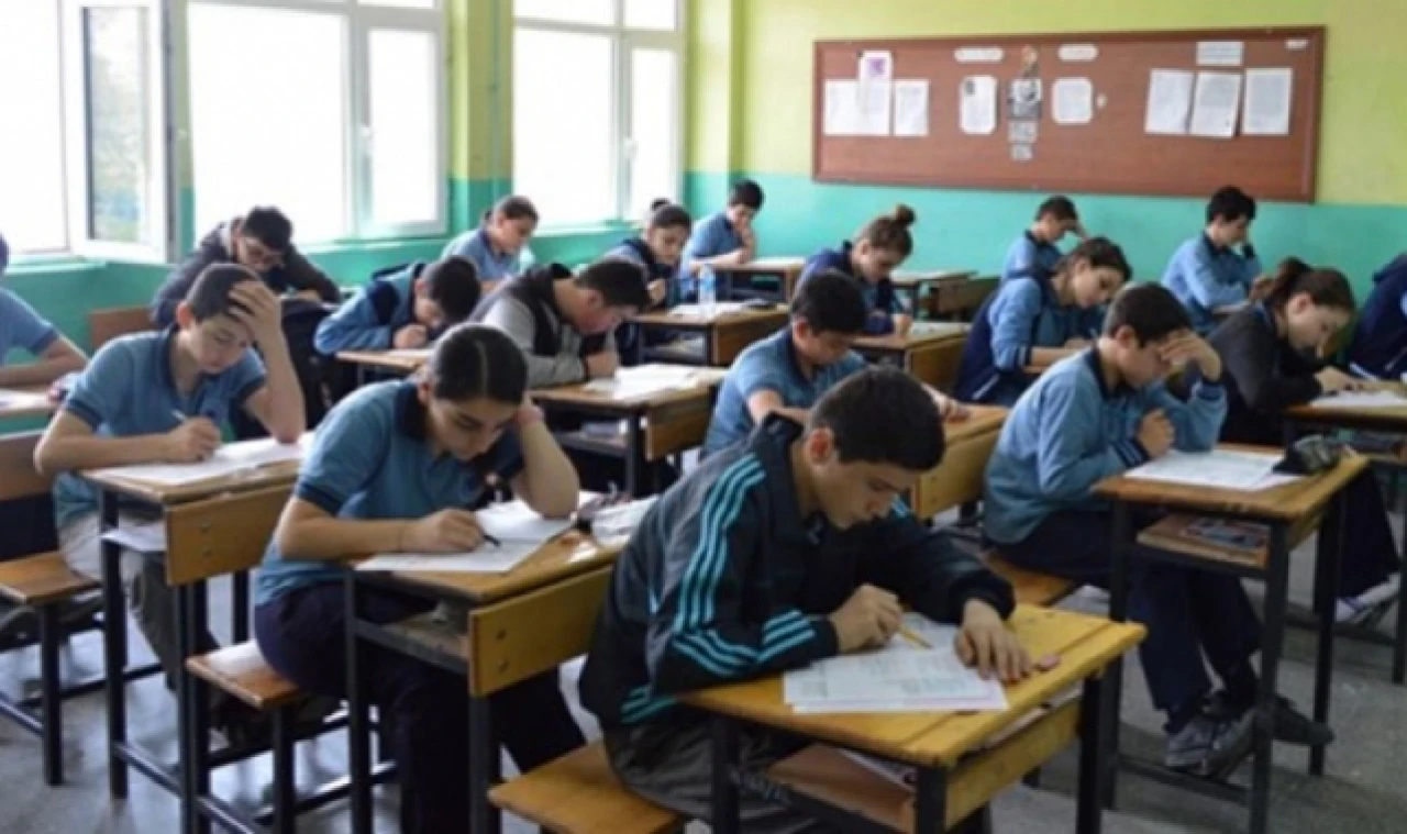 YKS'YE GİRECEK 12'NCİ SINIF ÖĞRENCİLER DEVAMSIZLIK NEDENİYLE SINIFTA KALMAYACAK