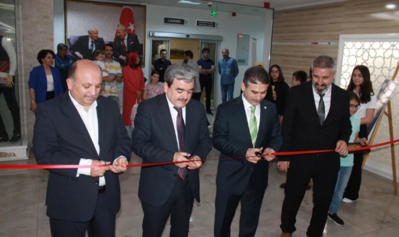  20. YILLARINI RESİM SERGİSİ VE MÜZİK ŞÖLENİ İLE KUTLADILAR