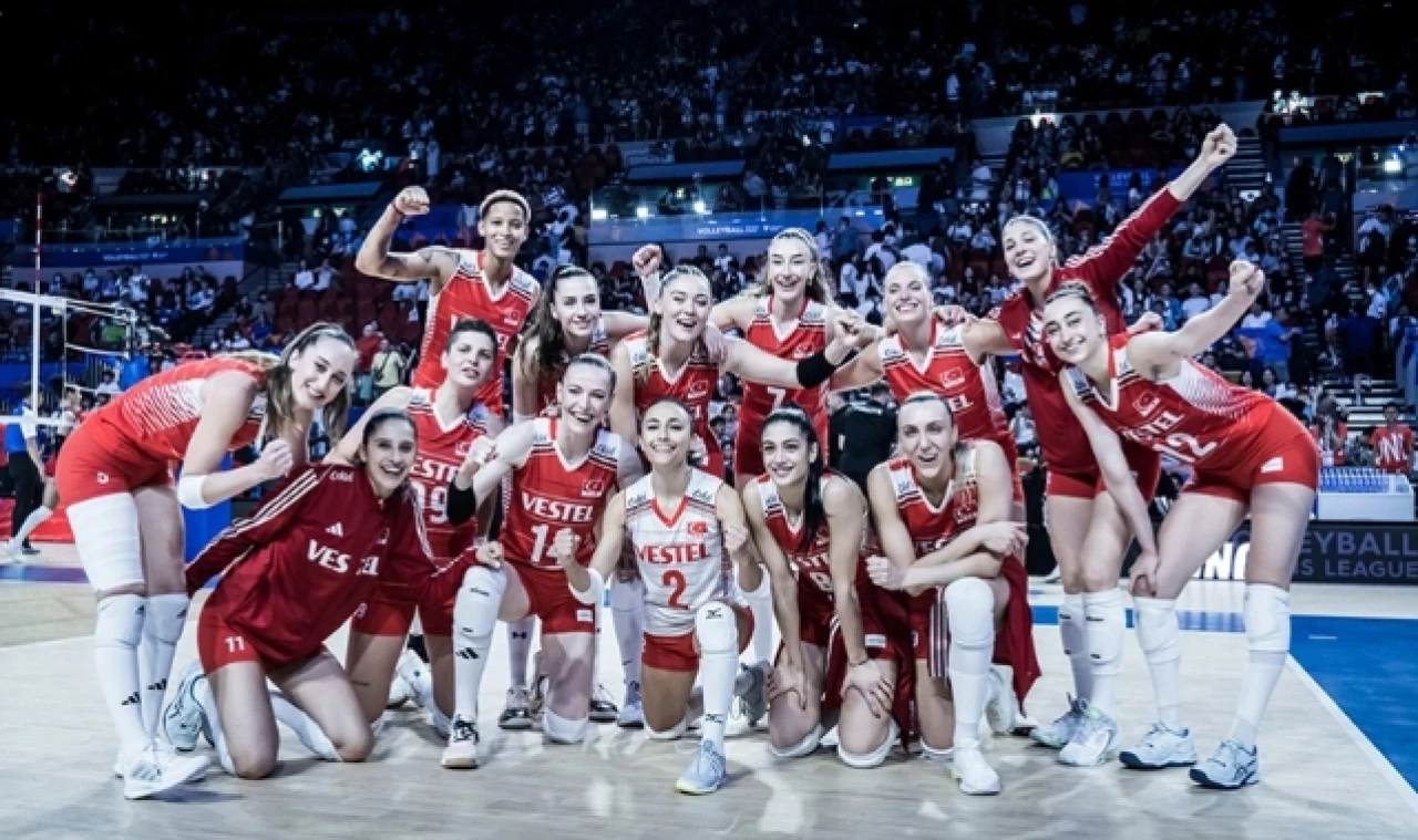 A MİLLİ KADIN VOLEYBOL TAKIMI, DOMİNİK CUMHURİYETİ'Nİ 3-1 YENDİ