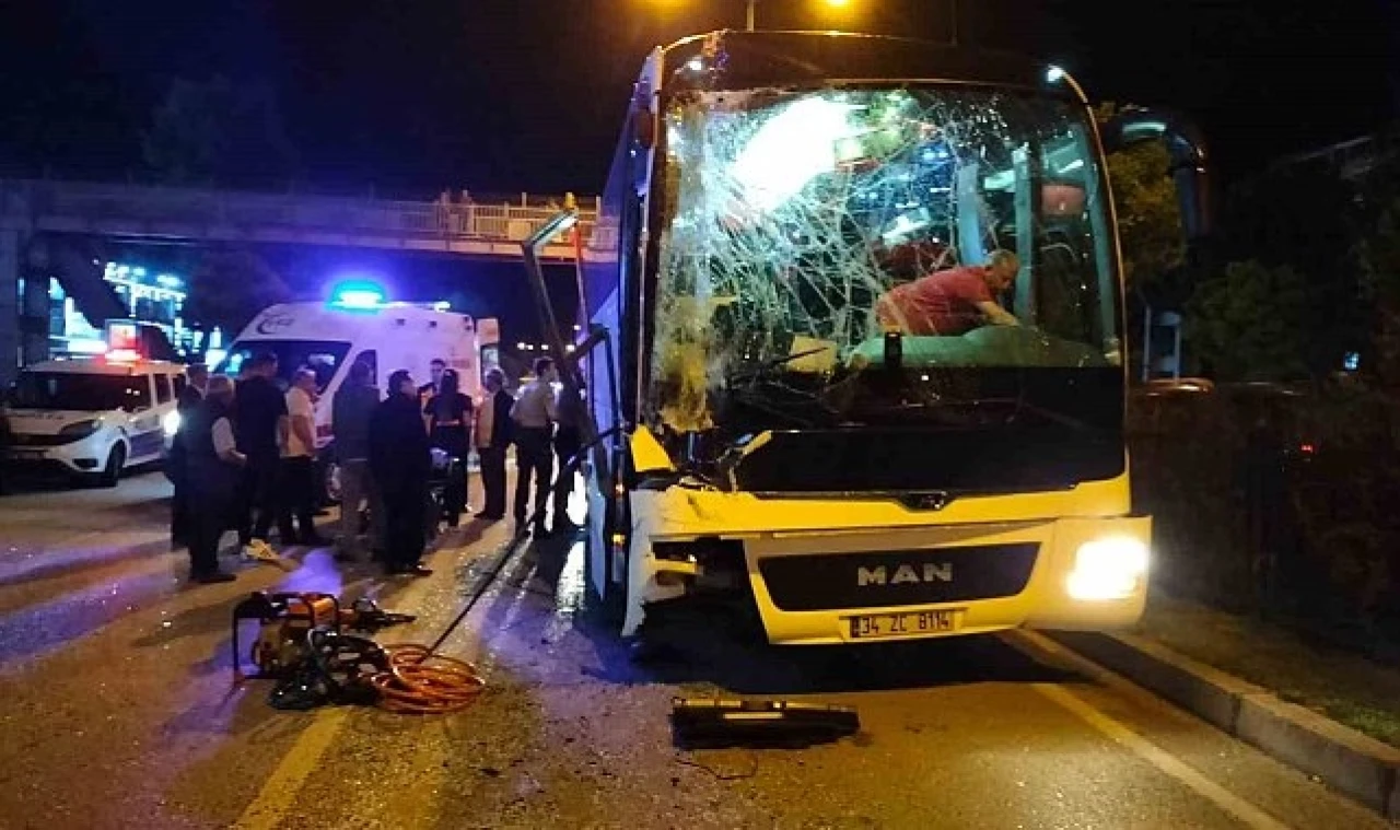 Amasya'da yolcu otobüsü tıra çarptı: 5 yaralı