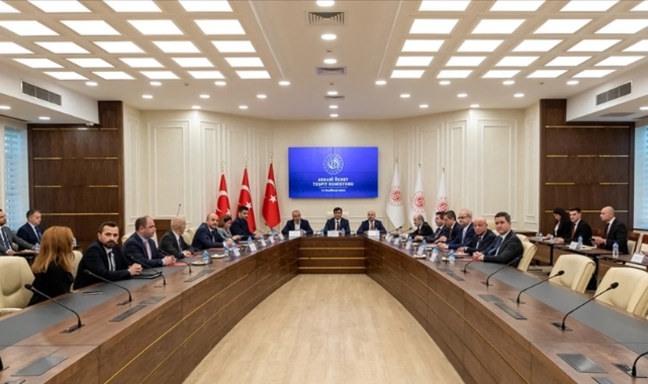 ASGARİ ÜCRETE ARA ZAM TRAFİĞİ HIZLANDI