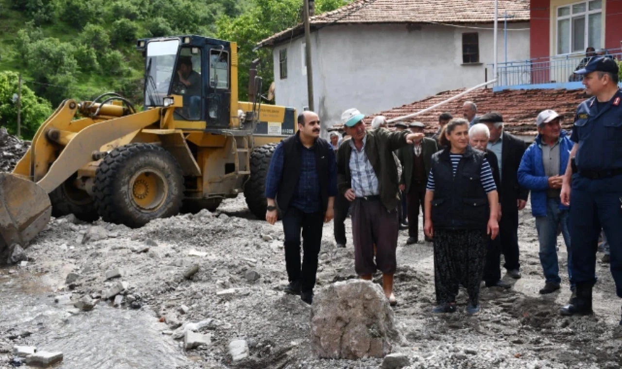 AŞIRI YAĞIŞTAN ETKİLENEN KÖYLERİ İNCELEDİ