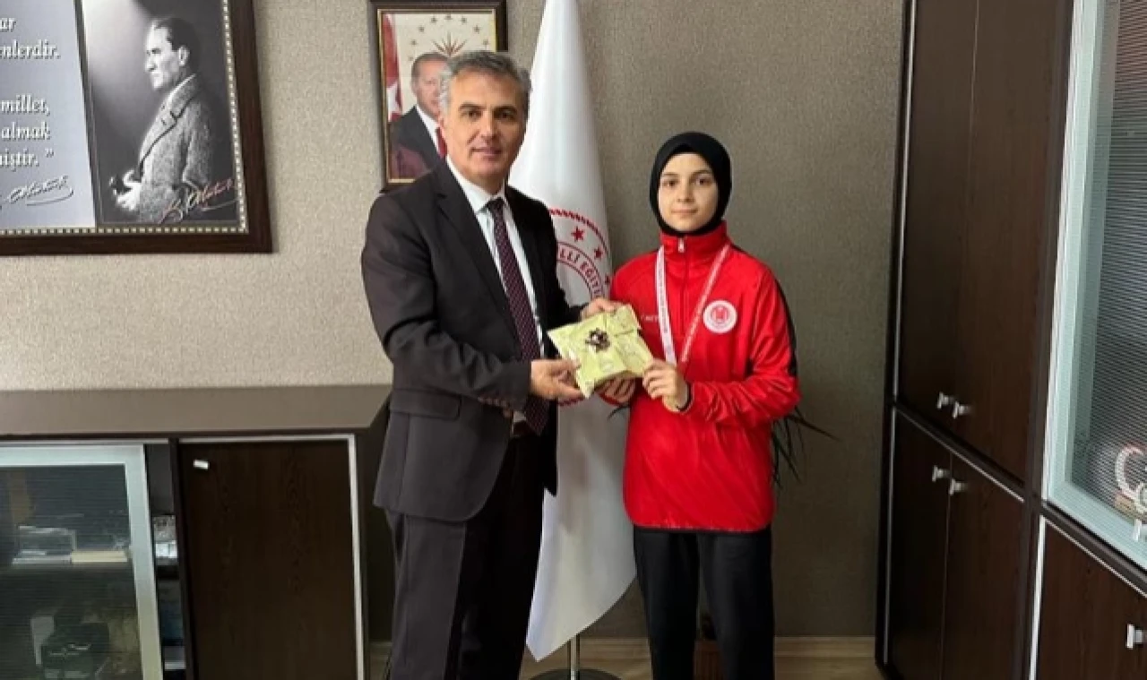 BİLEK GÜREŞİNDE TÜRKİYE 1.'Sİ OLDU