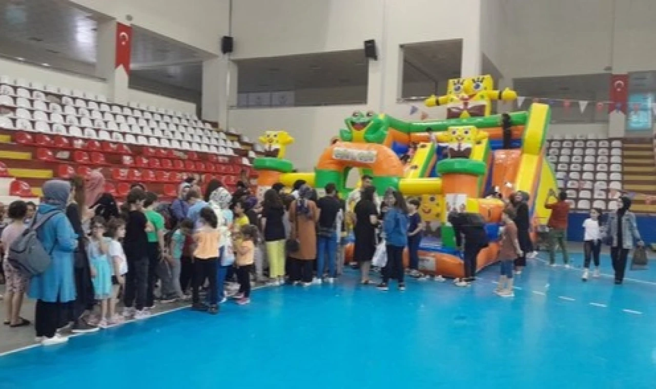 AMASYA'DA ÇOCUK ŞENLİĞİ YAPILDI