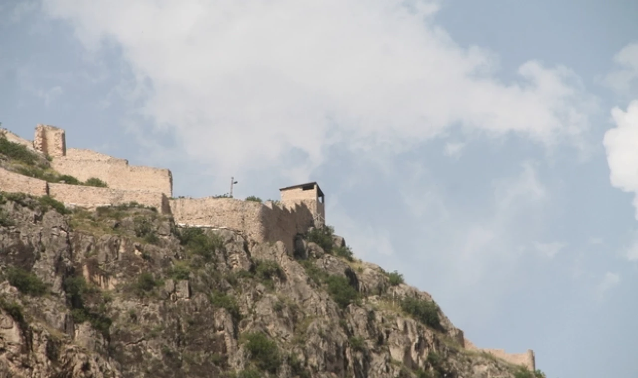 CUMHURBAŞKANI ERDOĞAN İÇİN AMASYA'DA TOP ATIŞI YAPILDI