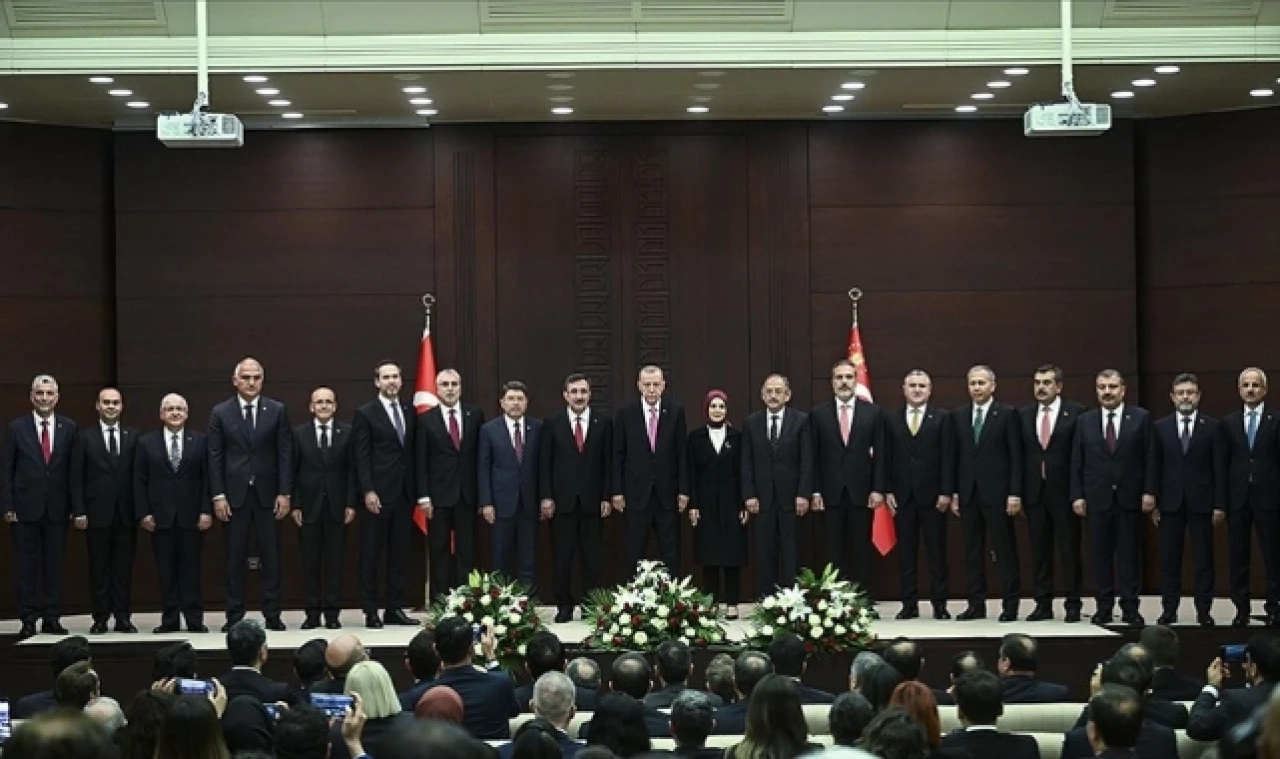 CUMHURBAŞKANI ERDOĞAN KABİNE ÜYELERİNİ AÇIKLADI