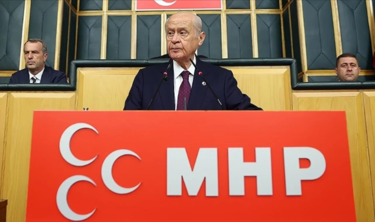 "ÇÜRÜKLERLE YOLUMUZ DA , YÖNÜMÜZ DE AYRIDIR”