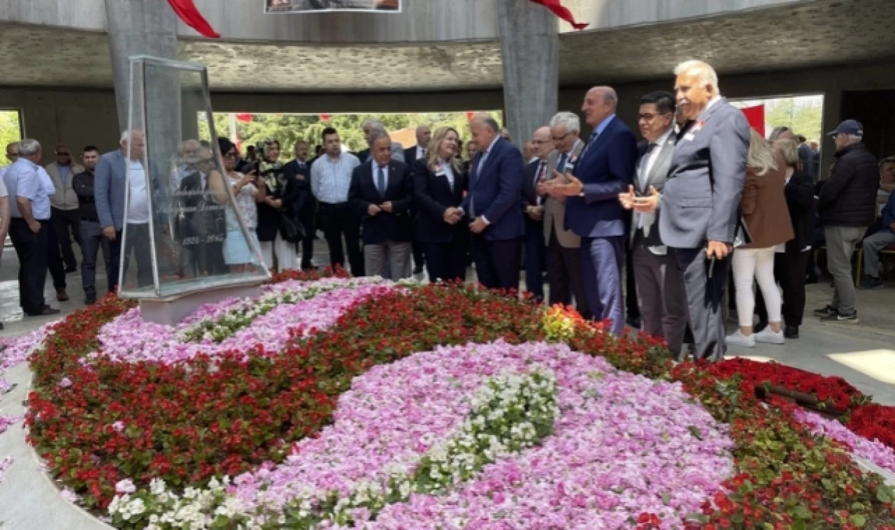 DEMİREL MEZARI BAŞINDA ANILDI