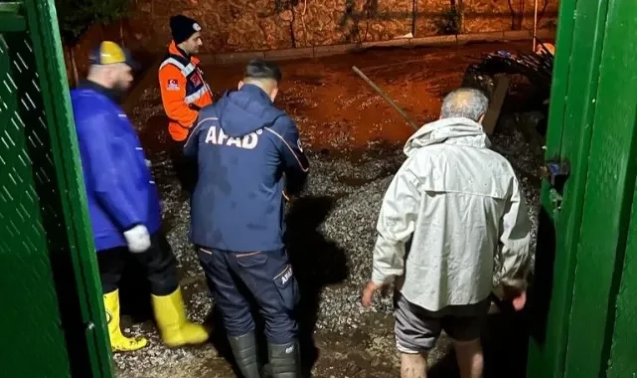 EVİNİ SU BASAN VATANDAŞA  AFAD ULAŞTI