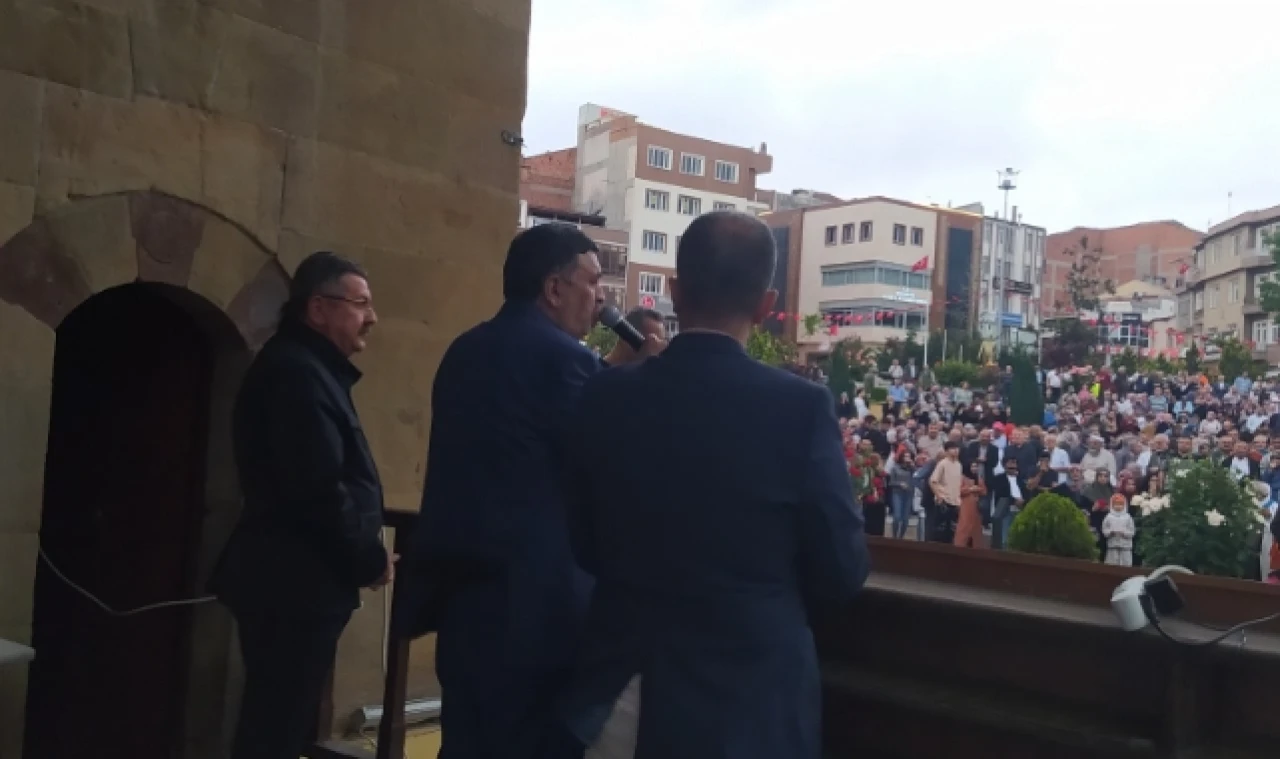 HACI ADAYLARI DUALAR İLE UĞURLANDI