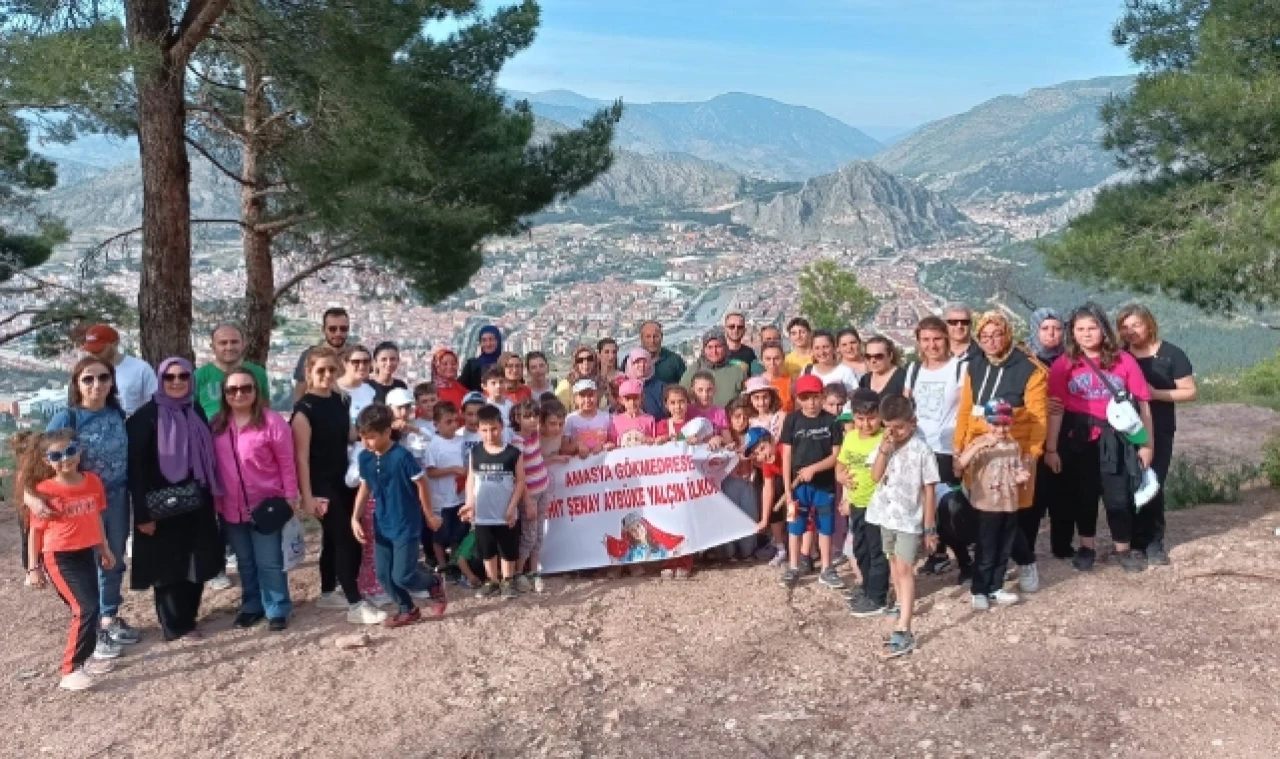 İLKOKUL ÖĞRENCİLERİNDEN DOĞA YÜRÜYÜŞÜ