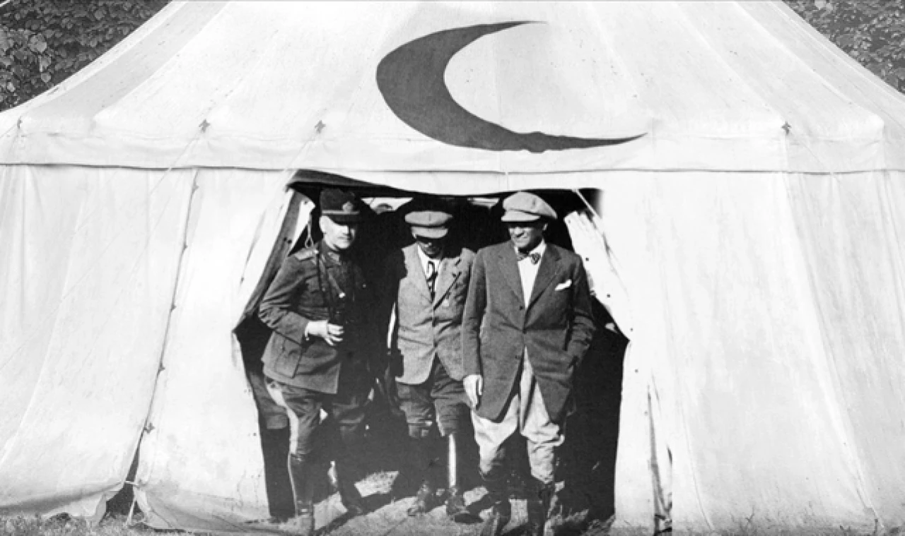 KIZILAY 156 YAŞINDA