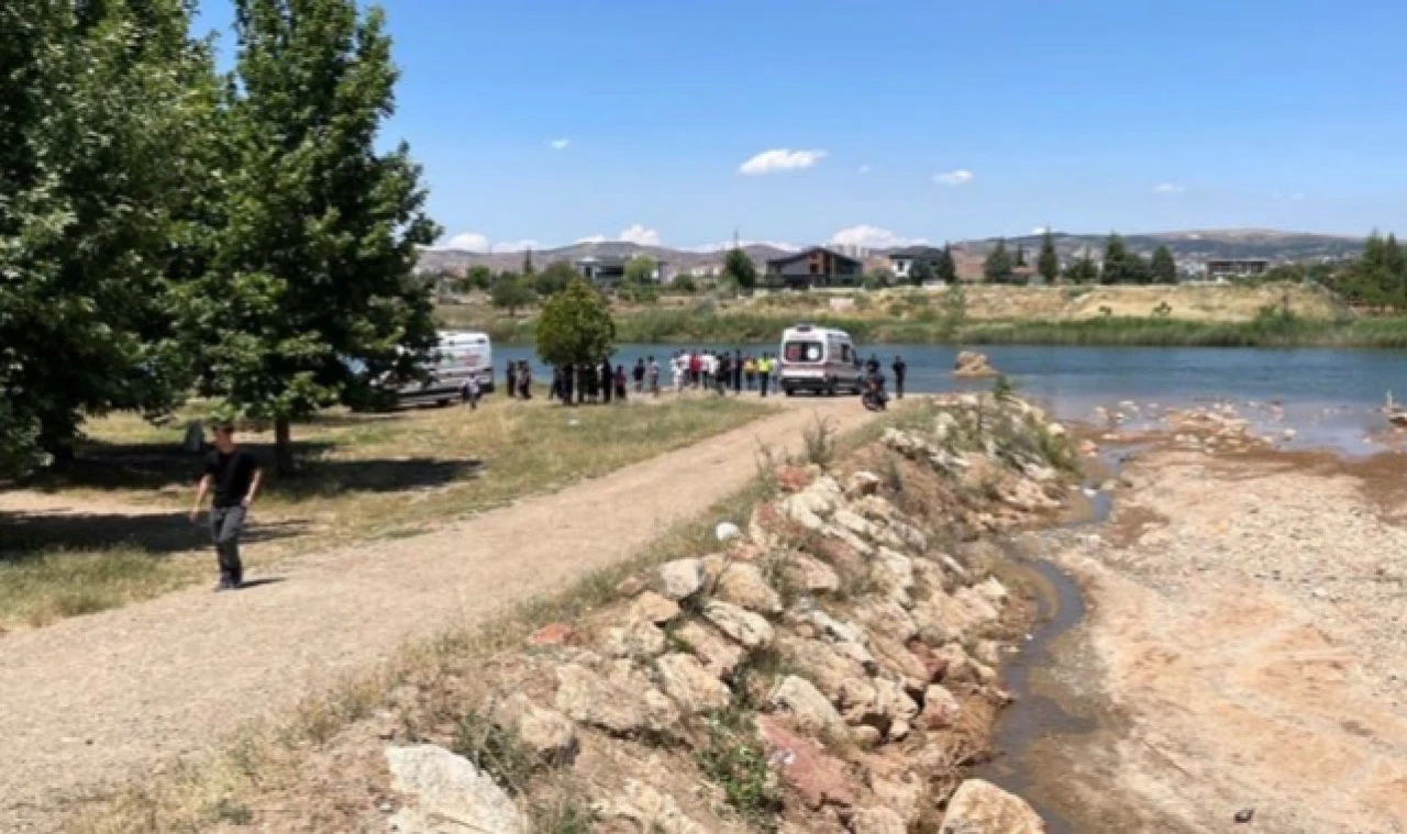 Kızılırmak'a giren 3 çocuk hayatını kaybetti