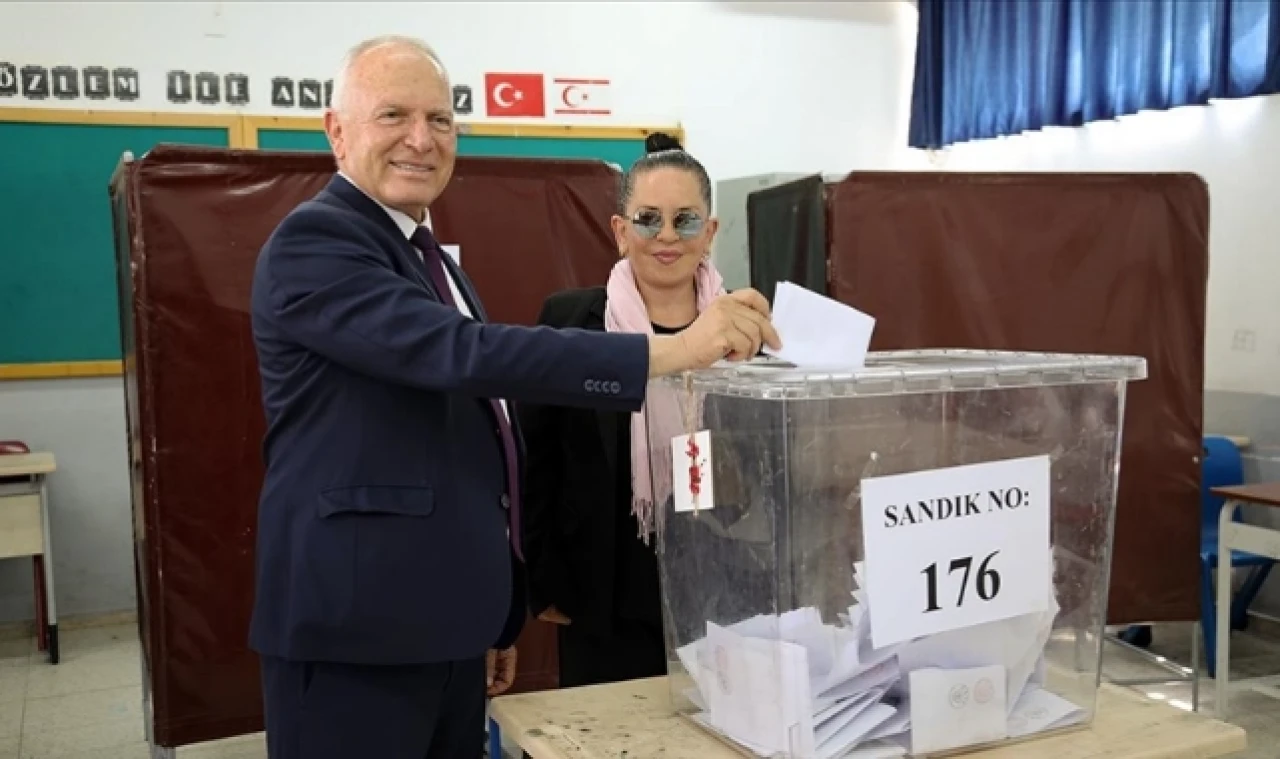 KKTC'de seçmenler ara seçim için sandık başında