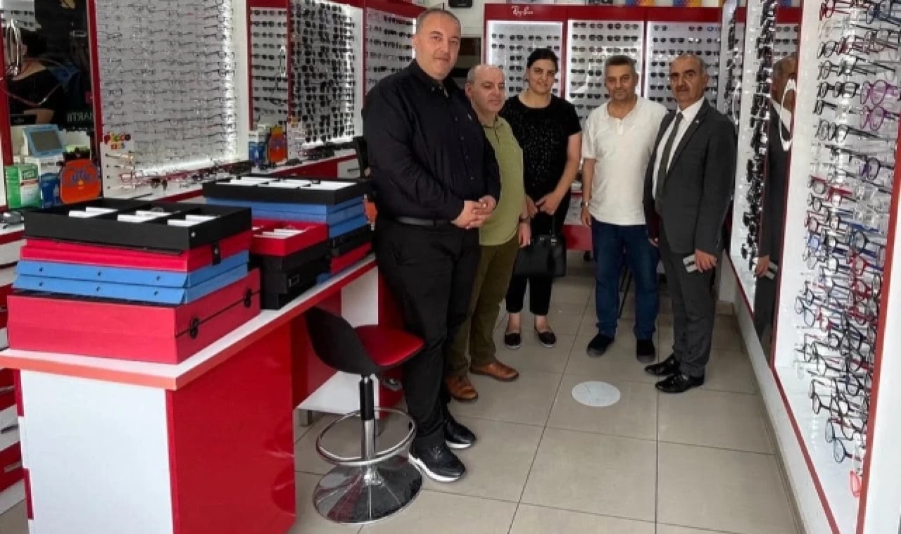 OPTİSYENLER VE GÖZLÜKÇÜLER GÜNÜNÜ KUTLADI