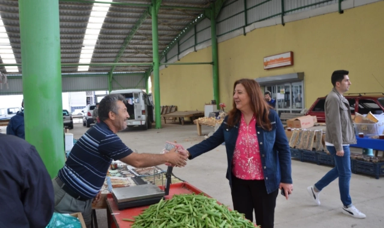 Pazarcı esnafının bayramını kutladı