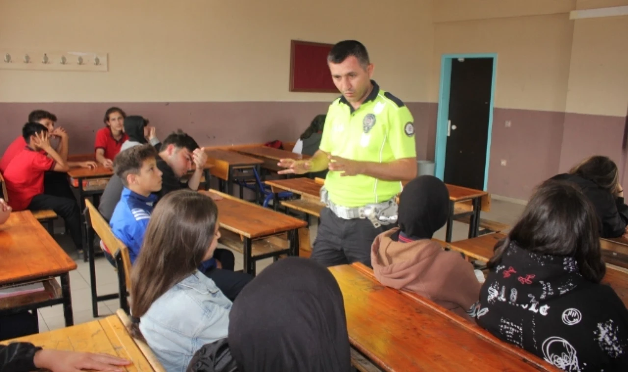 POLİS, ÖĞRENCİLERE TRAFİK EĞİTİMİ VERDİ