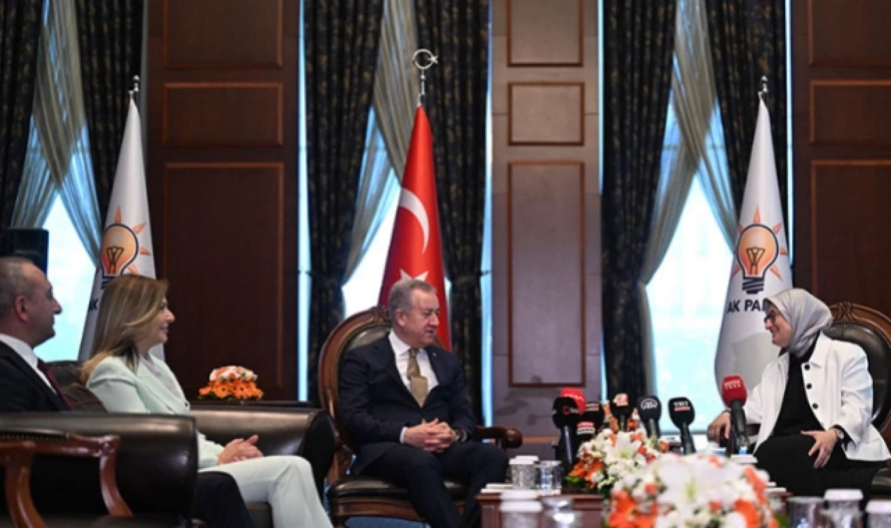Siyasi partiler arası bayramlaşma ziyaretlerinde İsveç'te Kur'an-ı Kerim yakma olayına tepki gösterildi