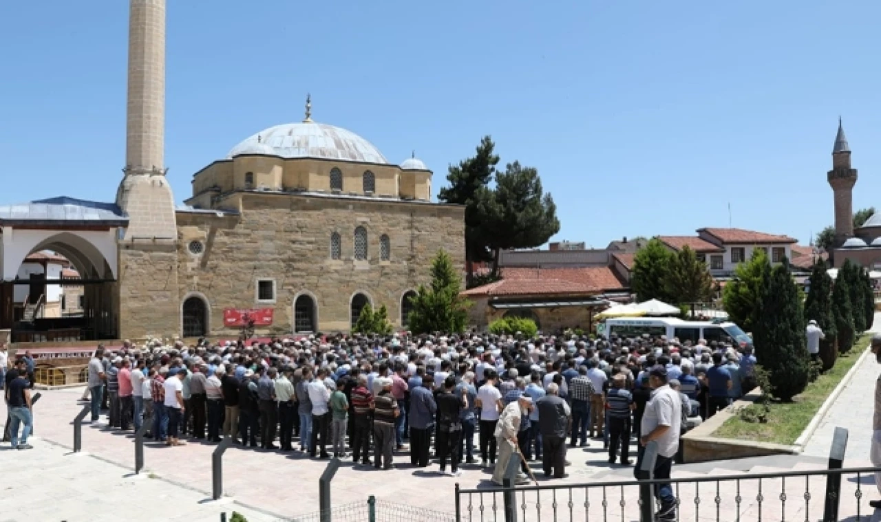 Son Yolculuklarına Uğurlandı