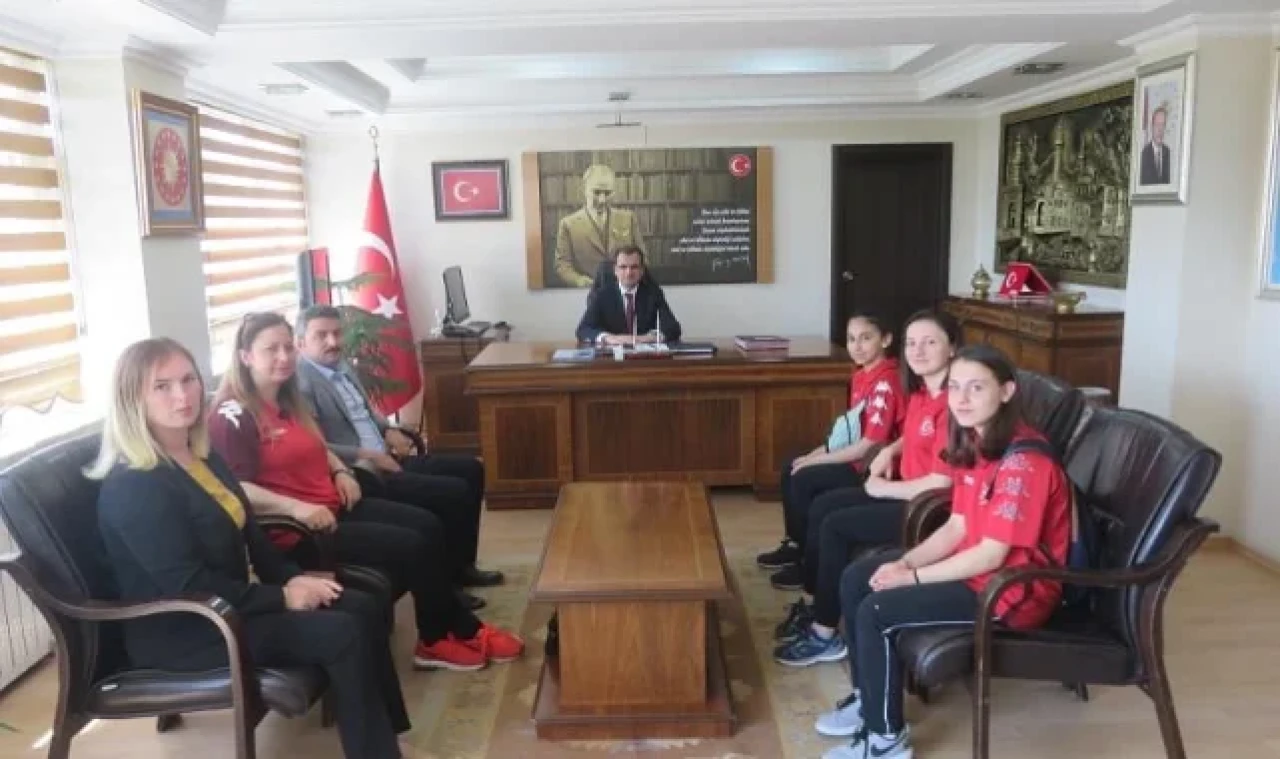 Sporcular Güldoğan'ı Makamında Ziyaret Etti
