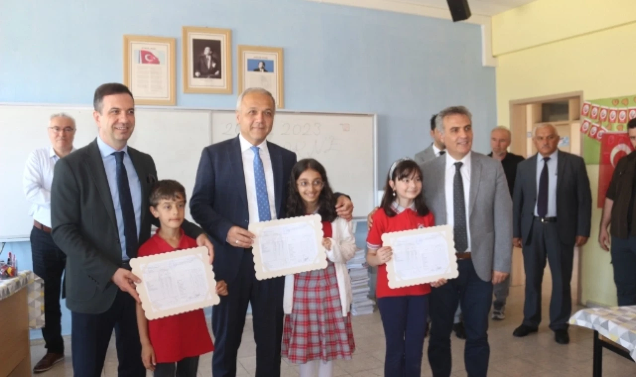 SULUOVA’DA 8428 ÖĞRENCİ KARNE SEVİNCİ YAŞADI