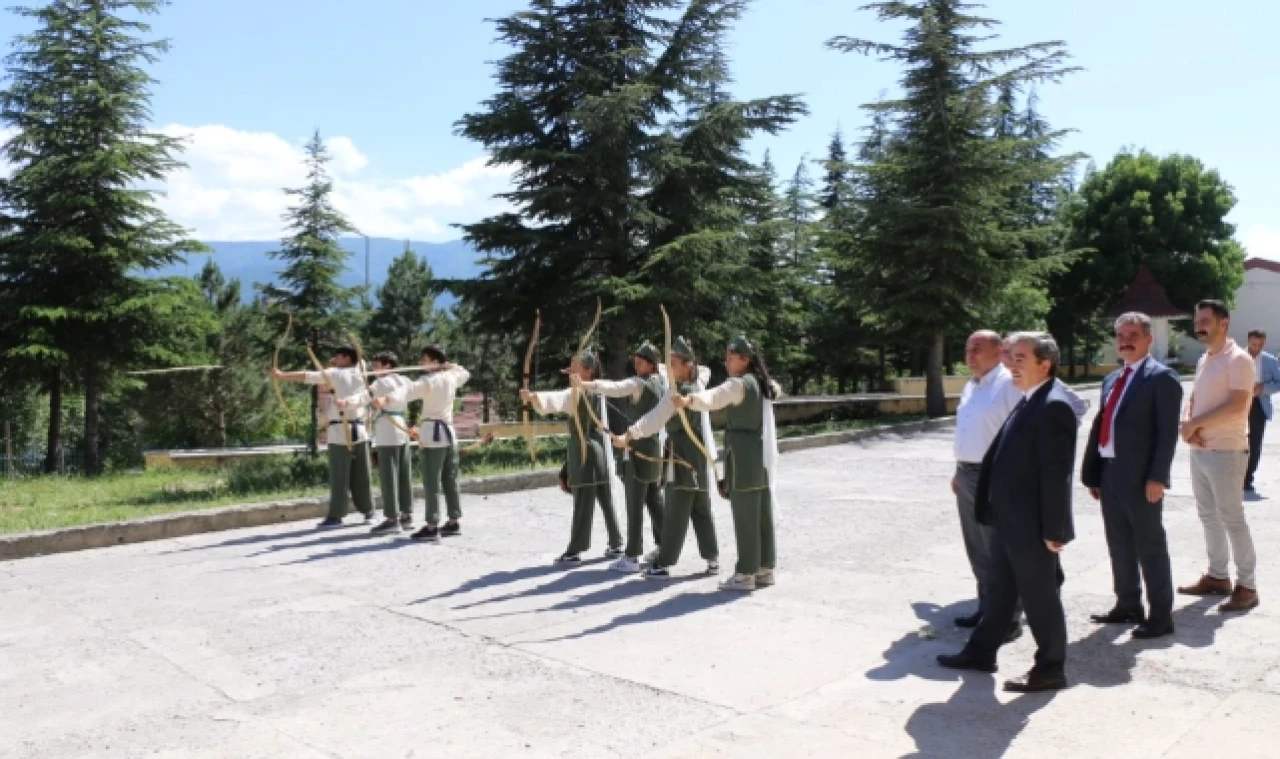 TÜRKMEN, ŞAMPİYONLARI ZİYARET ETTİ