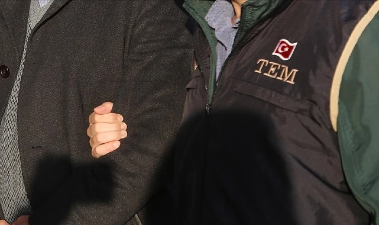 ÜLKE GENELİNDEKİ FETÖ OPERASYONLARINDA 25 ŞÜPHELİ GÖZALTINA ALINDI