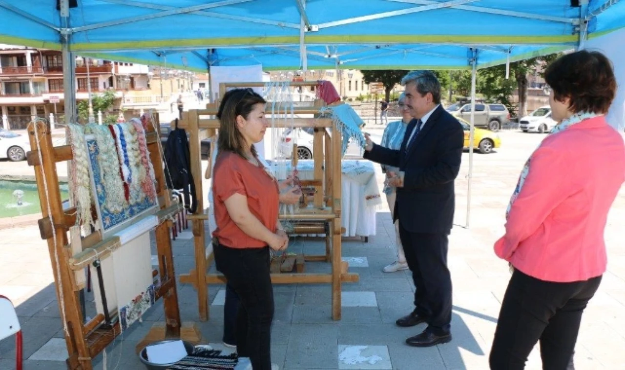 YASSIÇAL DOKUMA ÜRÜNLERİ SERGİLENDİ