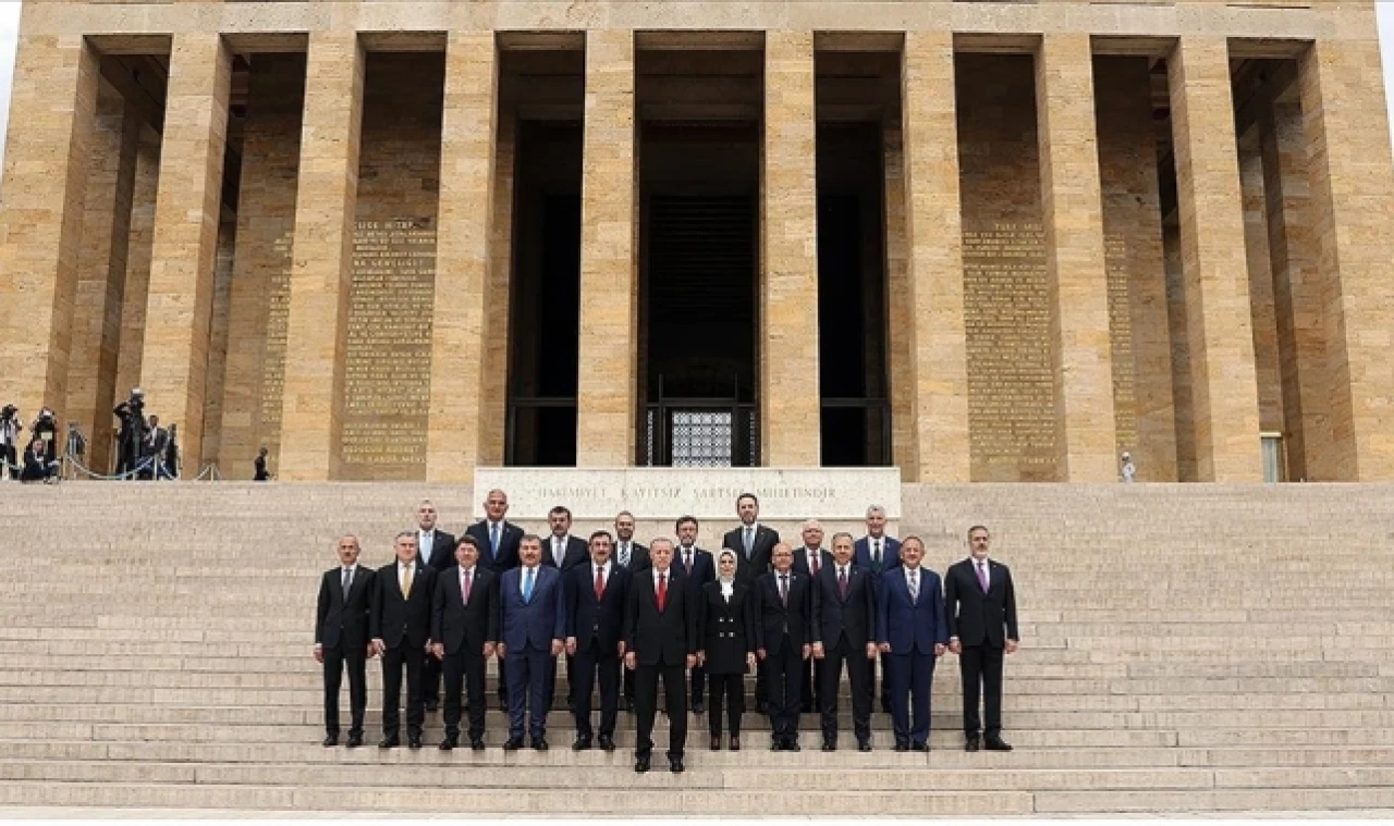 YENİ KABİNE ÜYELERİ ATA’NIN HUZURUNDA