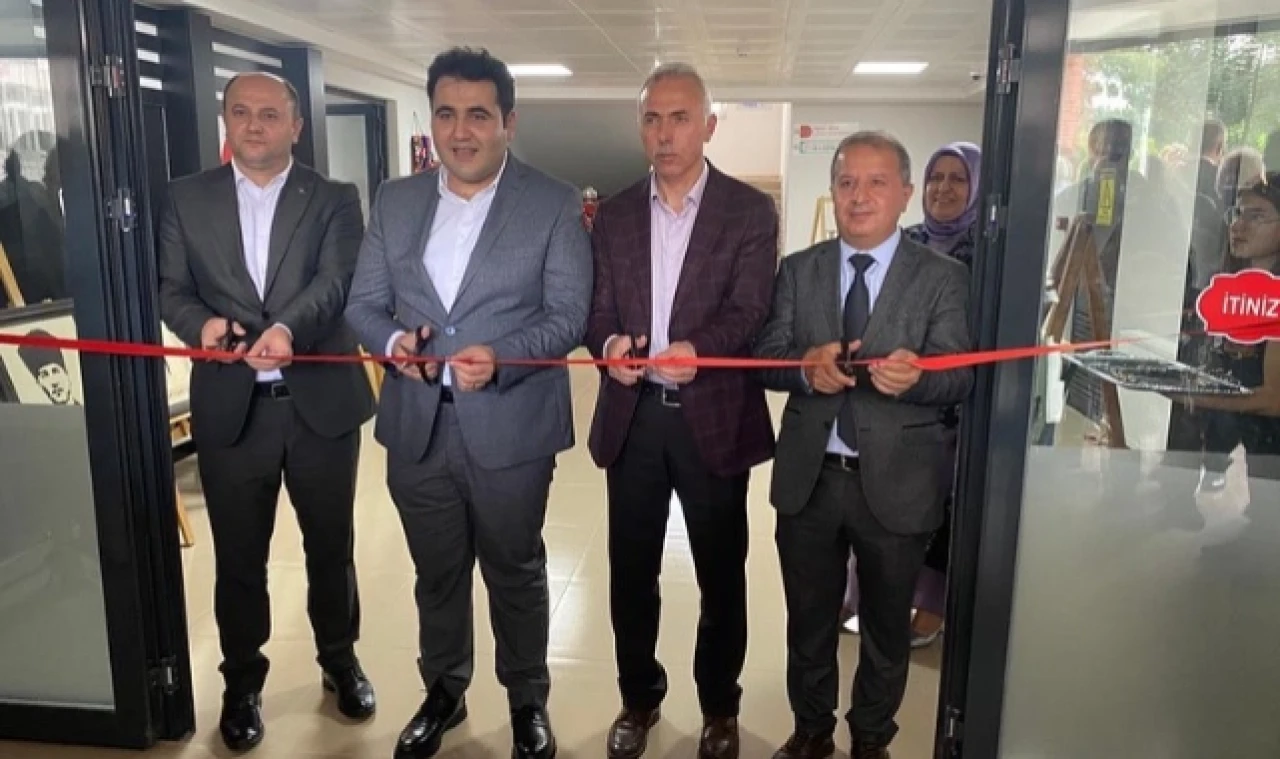 YIL SONU SERGİSİ AÇILDI