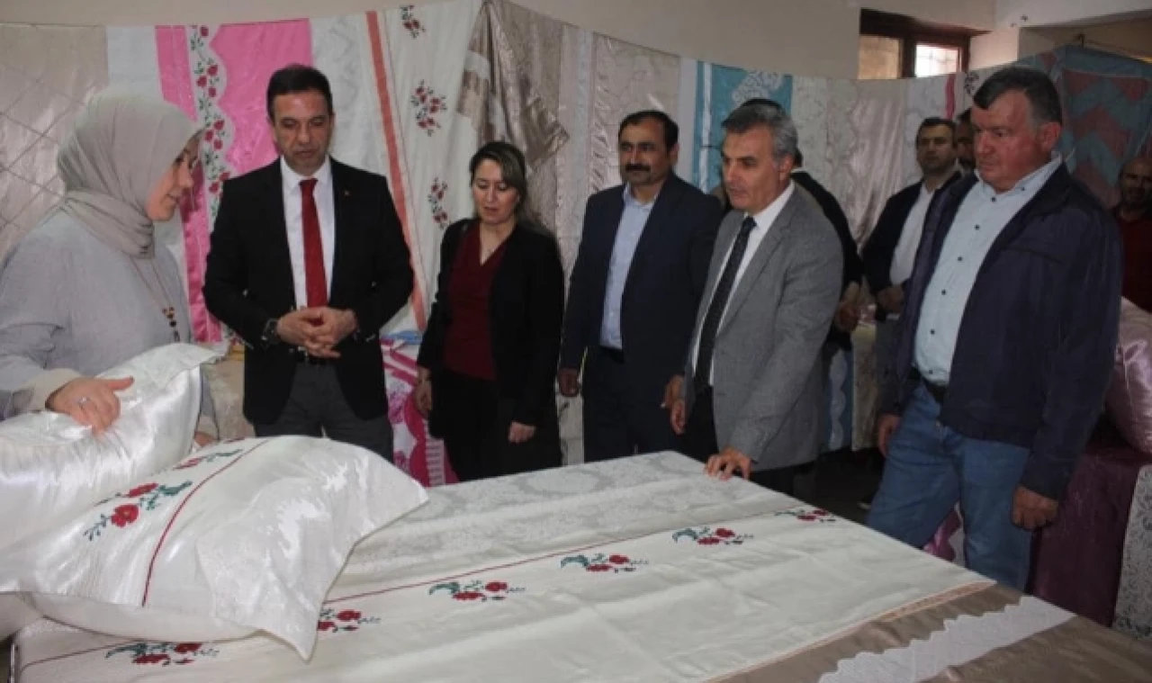  YIL SONU SERGİSİ  AÇILDI