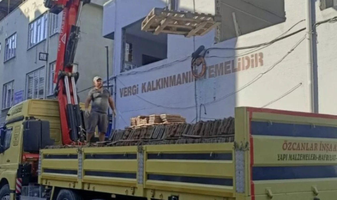 40 Yıllık Binanın Yıkımına Başlandı