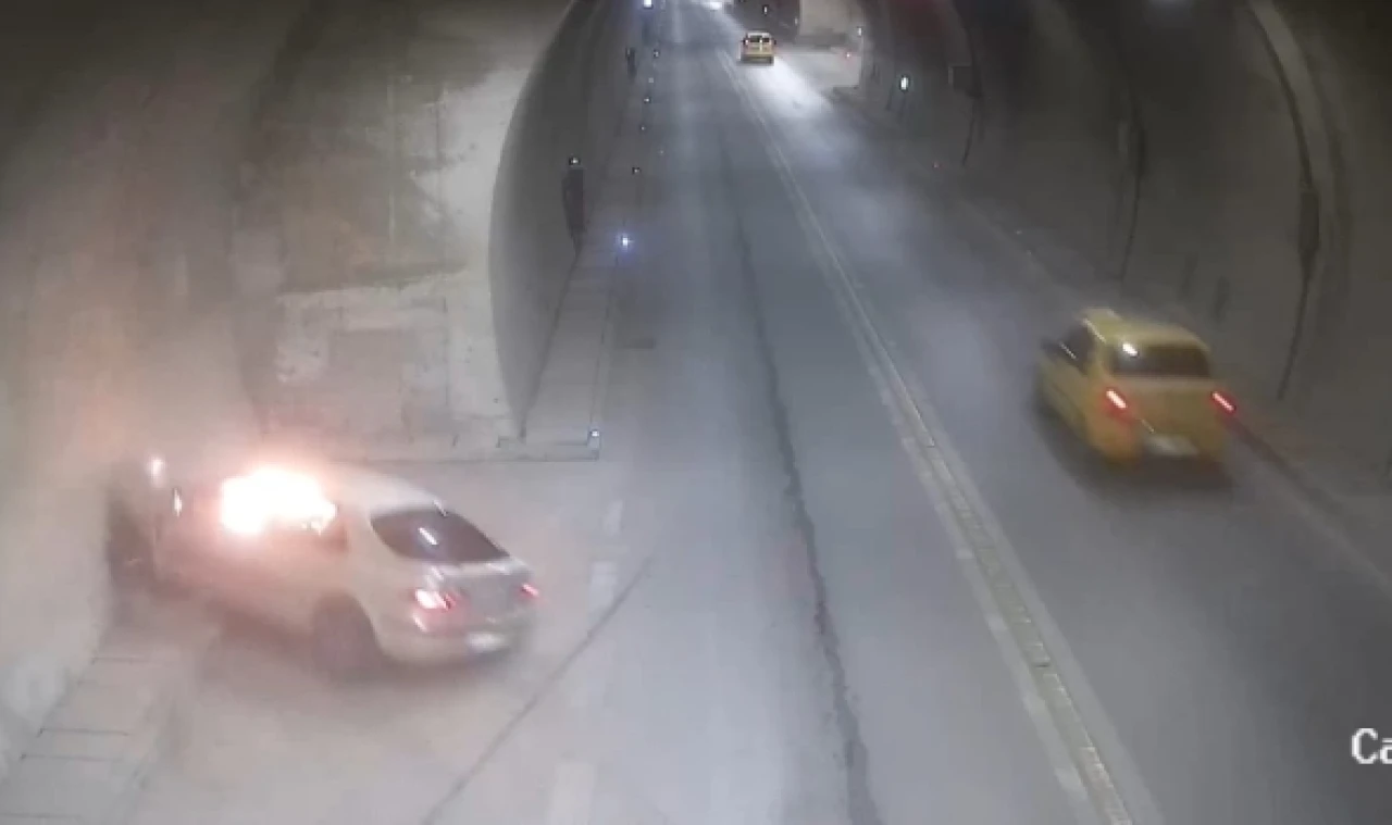 Amasya'da Otomobil Tünel Duvarına Çarptı!