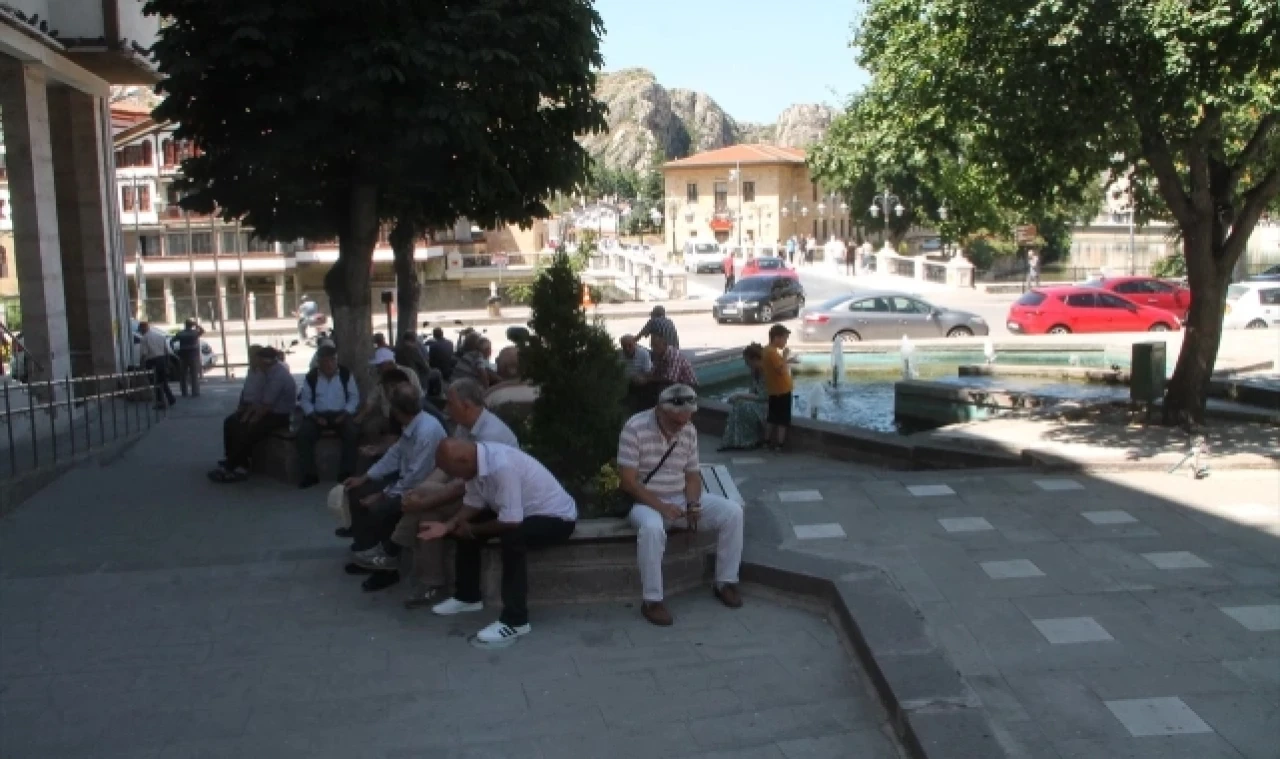 Amasya'da Sıcak Hava Hayatı Olumsuz Etkiledi