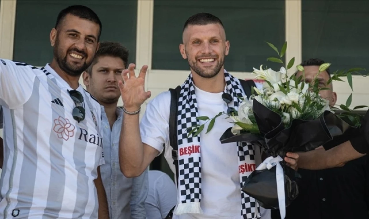 Beşiktaş, Ante Rebic'in transferi için görüşmelerin başladığını açıkladı